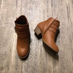 TOP Moda tan shoes ankle boots size 6